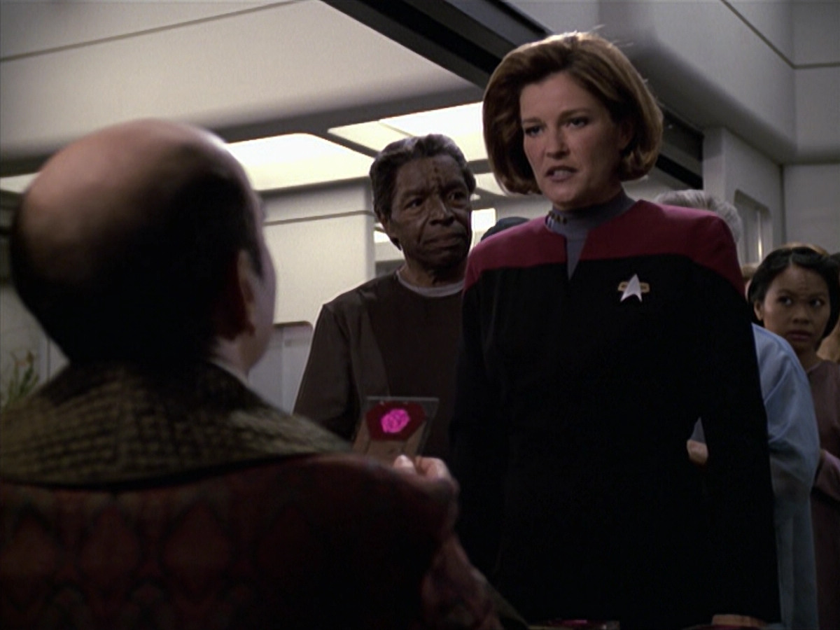extant_StarTrek_VOY_6x13-Virtuoso_01741.jpg