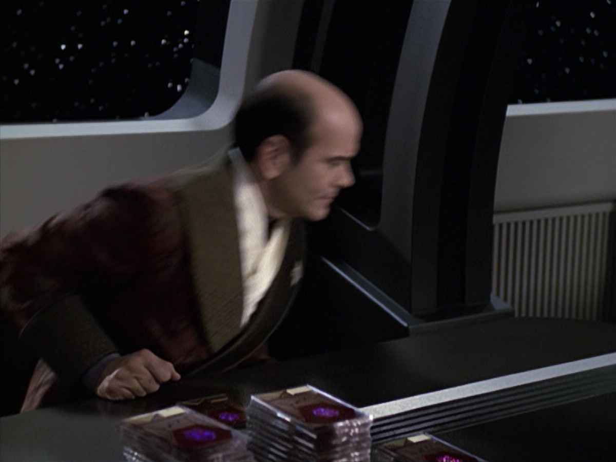 extant_StarTrek_VOY_6x13-Virtuoso_01746.jpg
