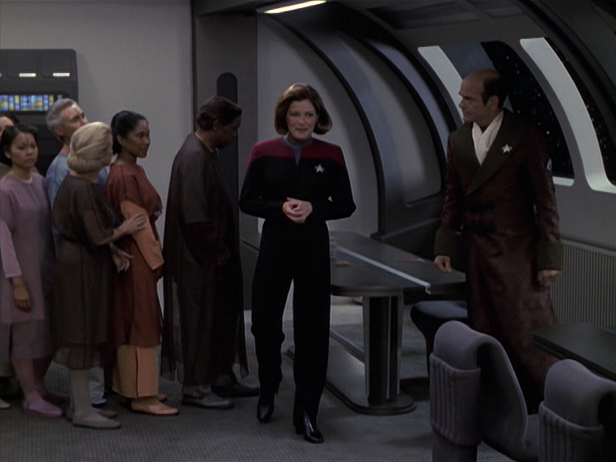 extant_StarTrek_VOY_6x13-Virtuoso_01748.jpg