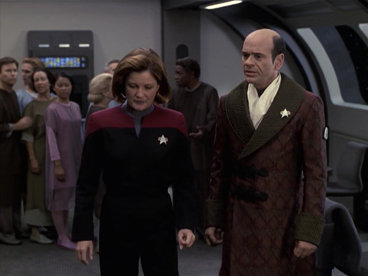 extant_StarTrek_VOY_6x13-Virtuoso_01754.jpg
