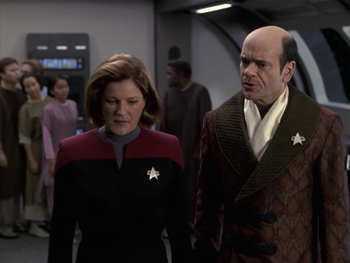 extant_StarTrek_VOY_6x13-Virtuoso_01756.jpg