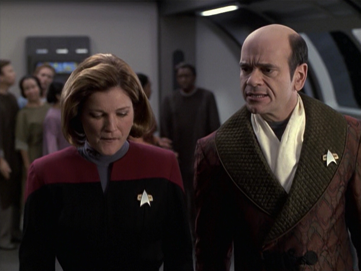 extant_StarTrek_VOY_6x13-Virtuoso_01757.jpg