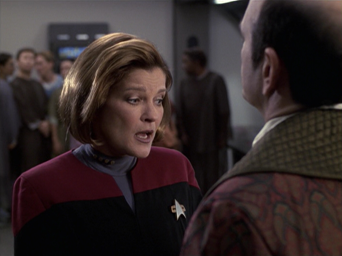 extant_StarTrek_VOY_6x13-Virtuoso_01780.jpg