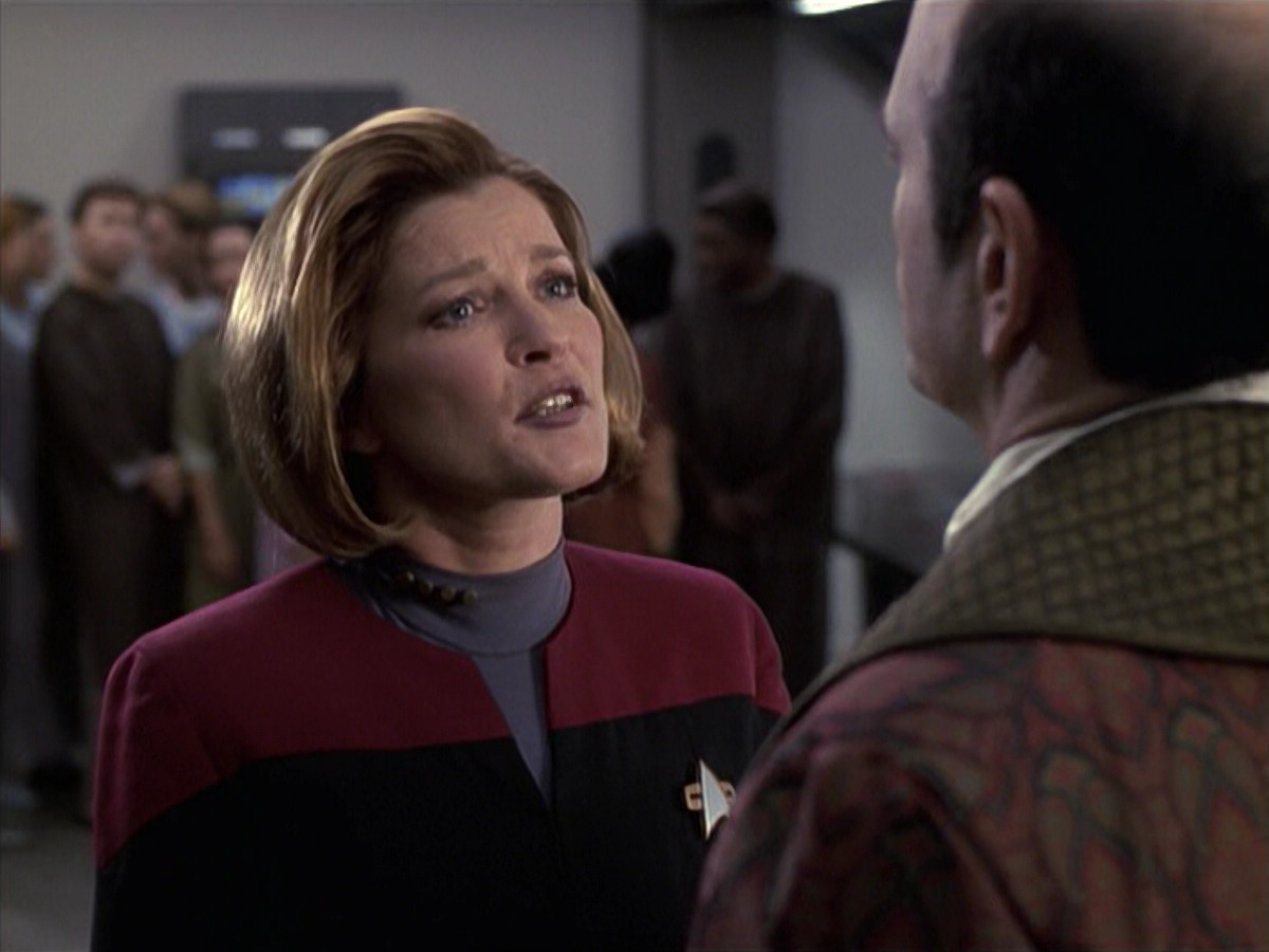 extant_StarTrek_VOY_6x13-Virtuoso_01783.jpg