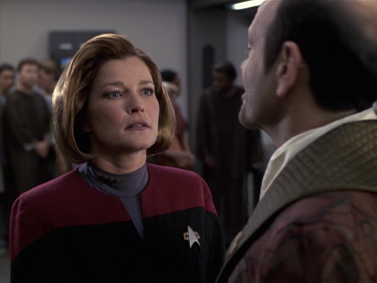 extant_StarTrek_VOY_6x13-Virtuoso_01793.jpg