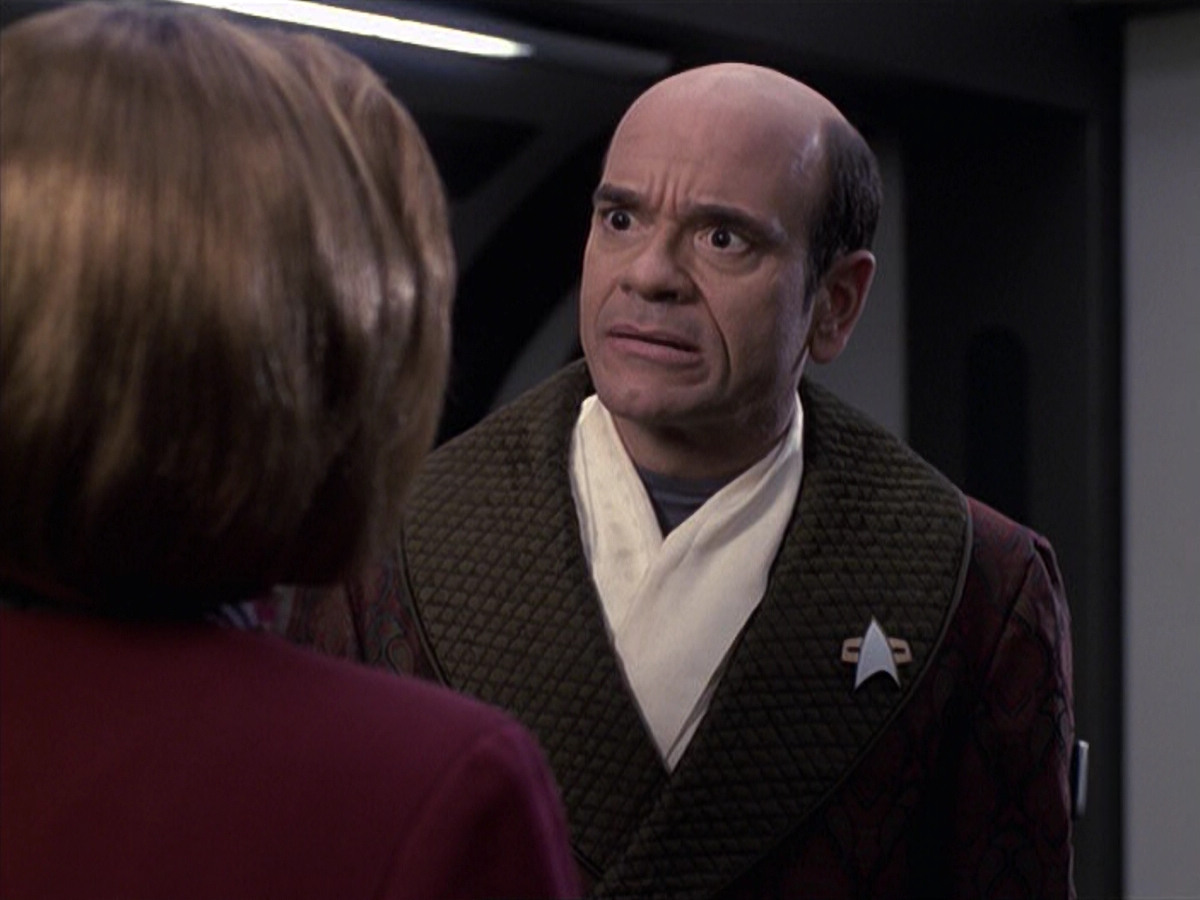 extant_StarTrek_VOY_6x13-Virtuoso_01802.jpg