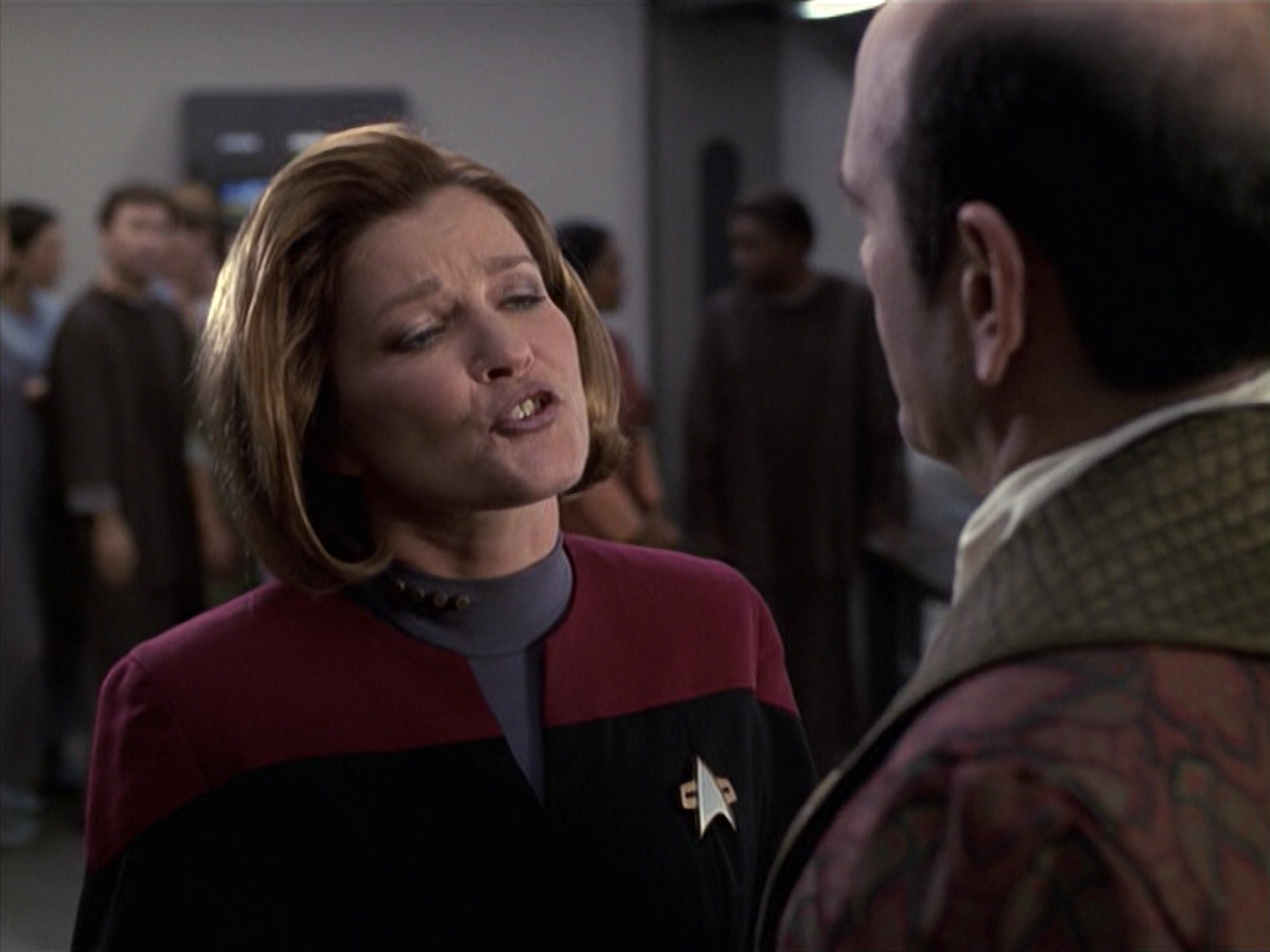 extant_StarTrek_VOY_6x13-Virtuoso_01808.jpg