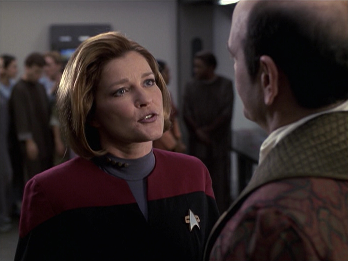extant_StarTrek_VOY_6x13-Virtuoso_01820.jpg