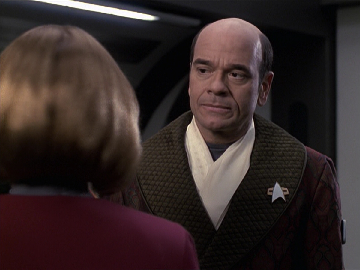 extant_StarTrek_VOY_6x13-Virtuoso_01827.jpg
