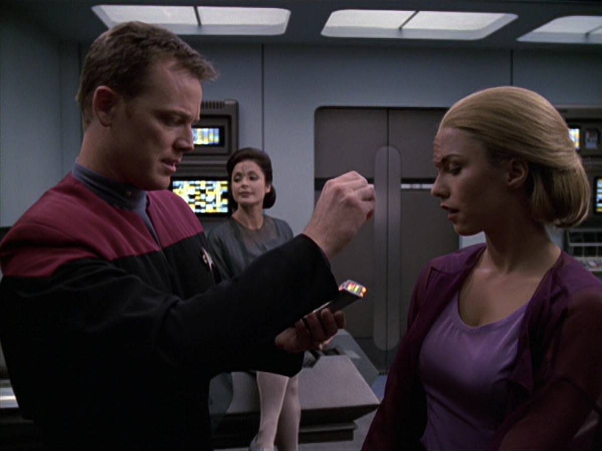extant_StarTrek_VOY_6x13-Virtuoso_01834.jpg