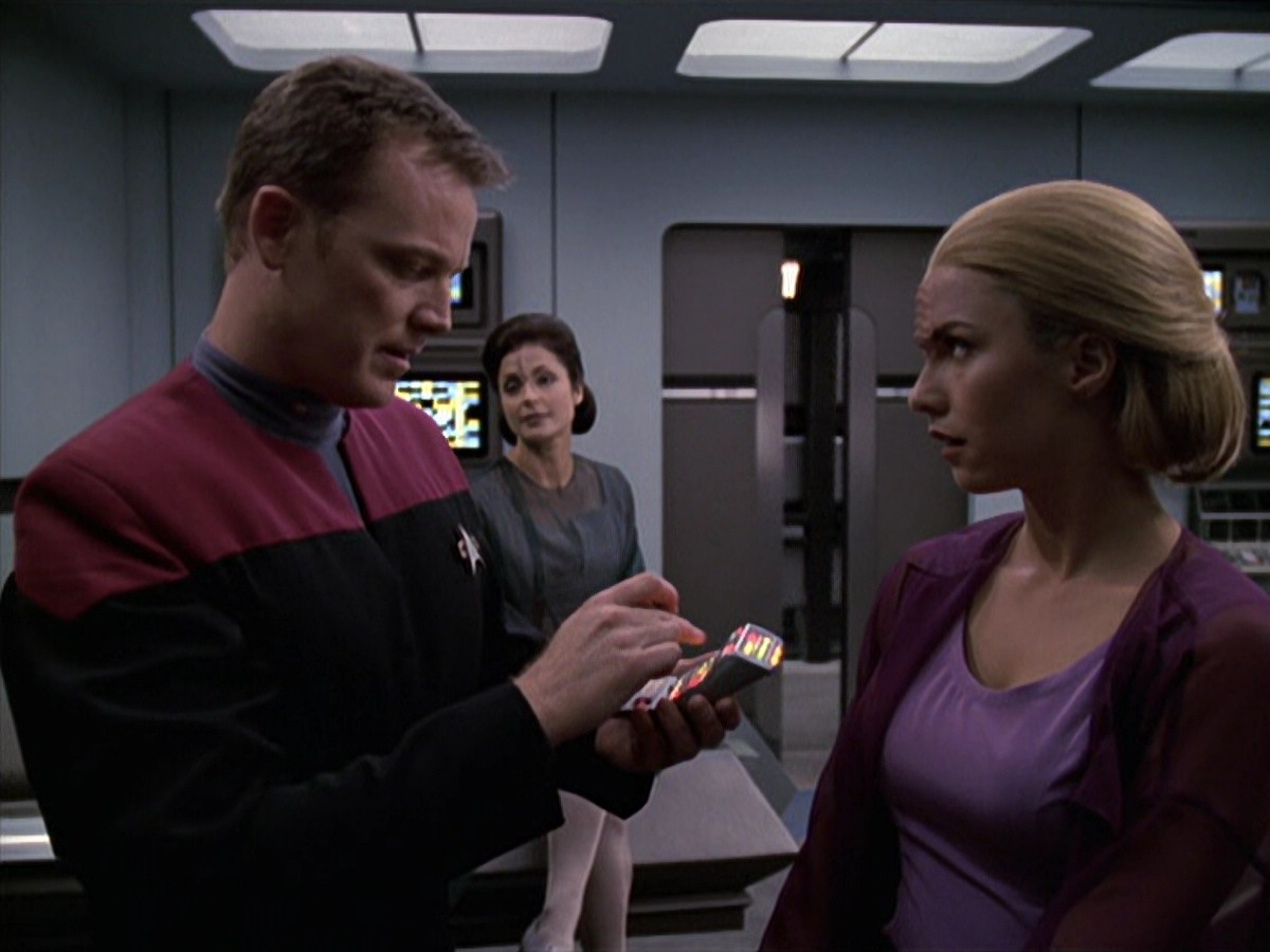 extant_StarTrek_VOY_6x13-Virtuoso_01836.jpg