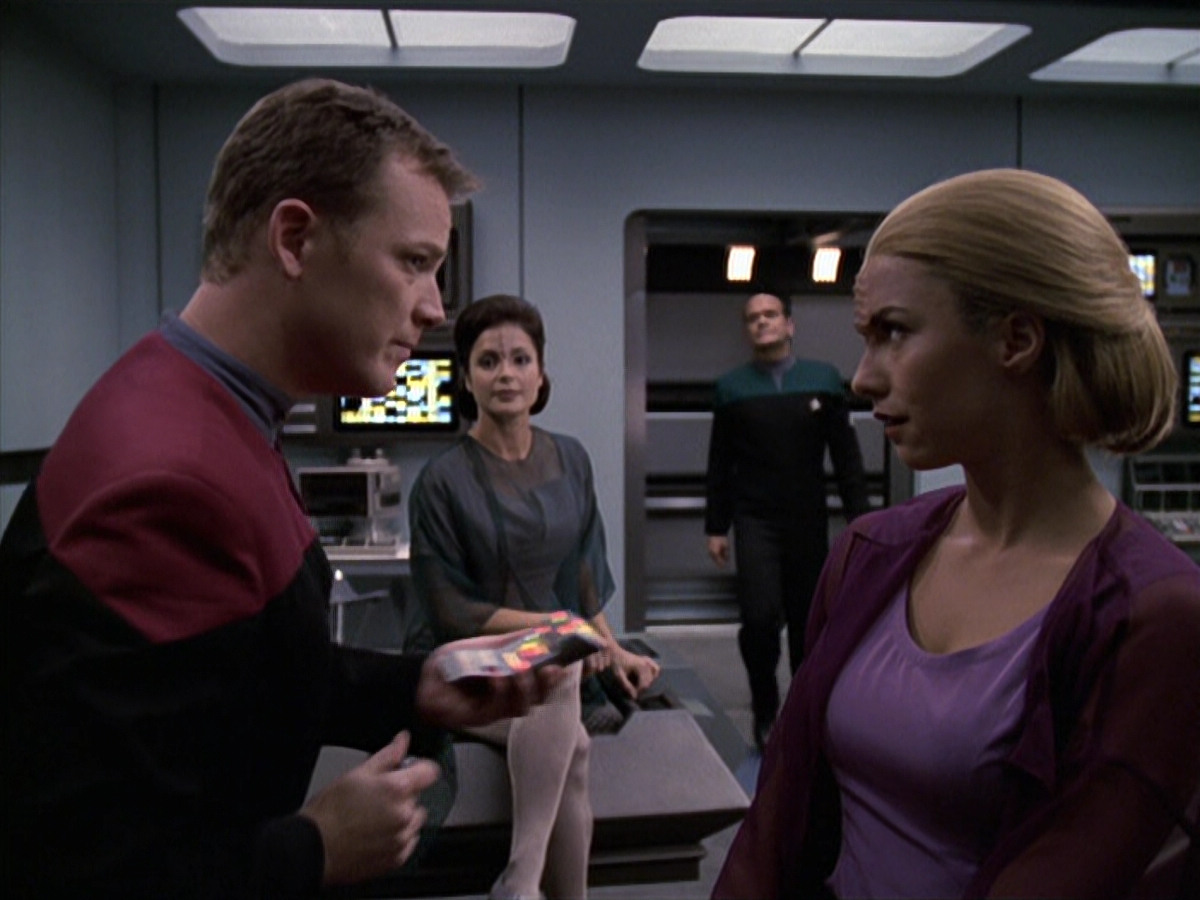 extant_StarTrek_VOY_6x13-Virtuoso_01837.jpg