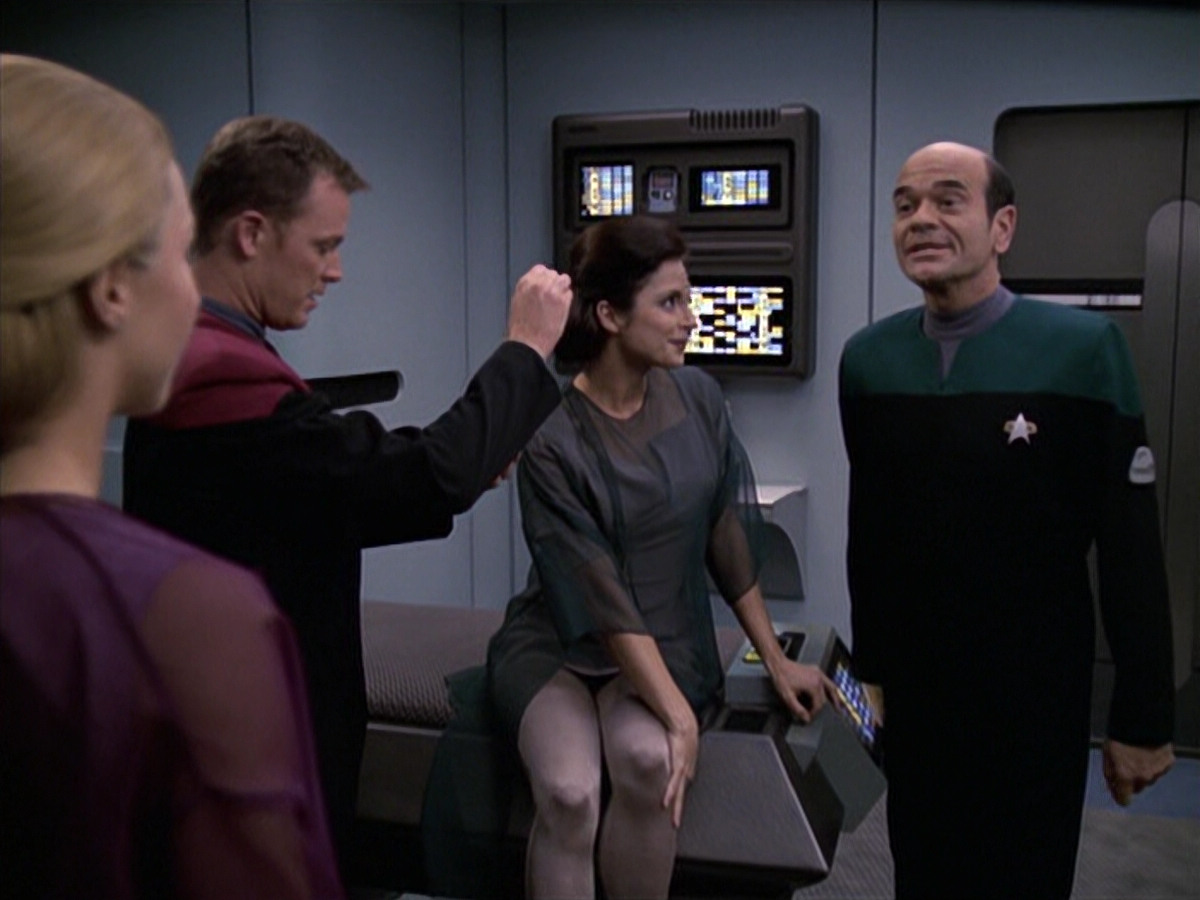 extant_StarTrek_VOY_6x13-Virtuoso_01846.jpg
