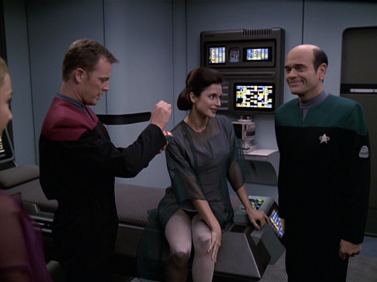 extant_StarTrek_VOY_6x13-Virtuoso_01848.jpg