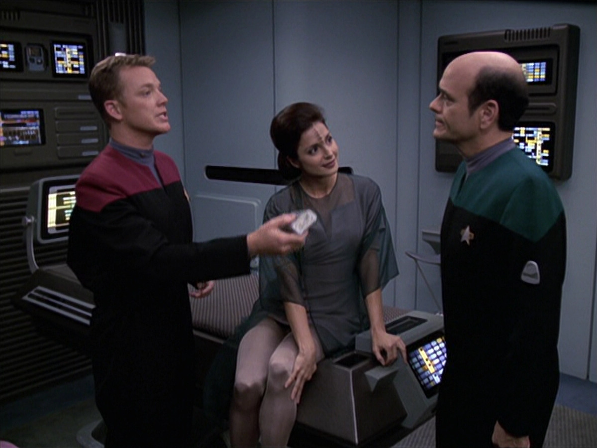 extant_StarTrek_VOY_6x13-Virtuoso_01856.jpg