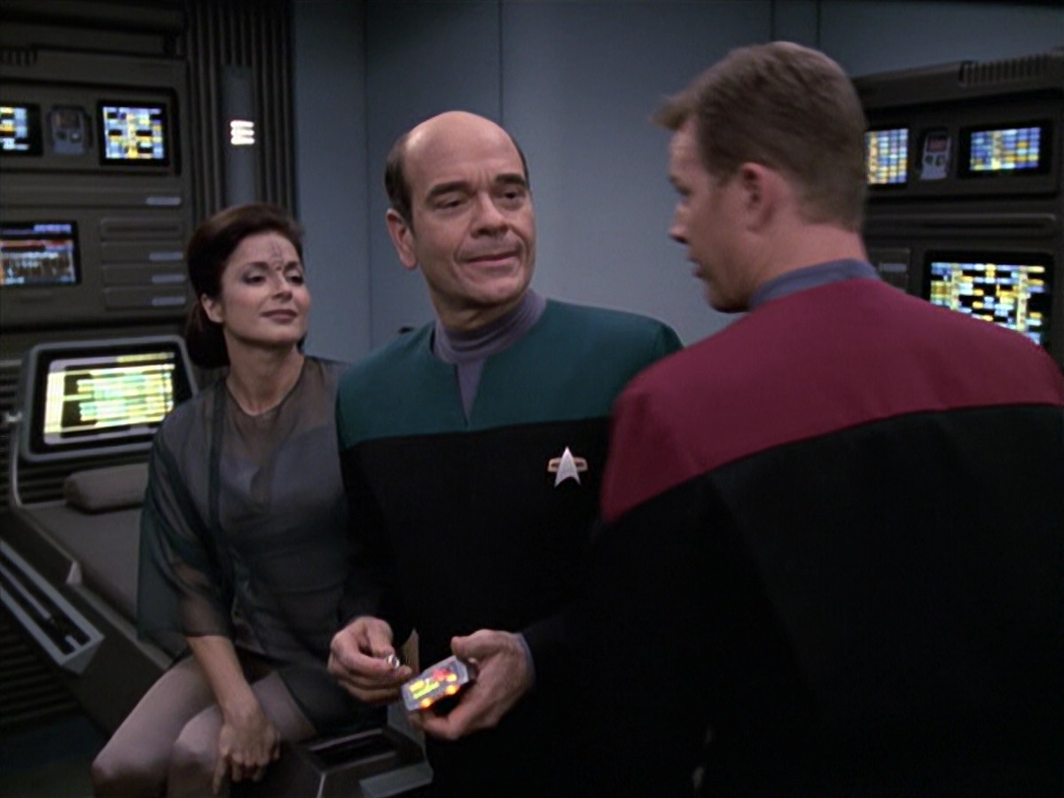 extant_StarTrek_VOY_6x13-Virtuoso_01865.jpg