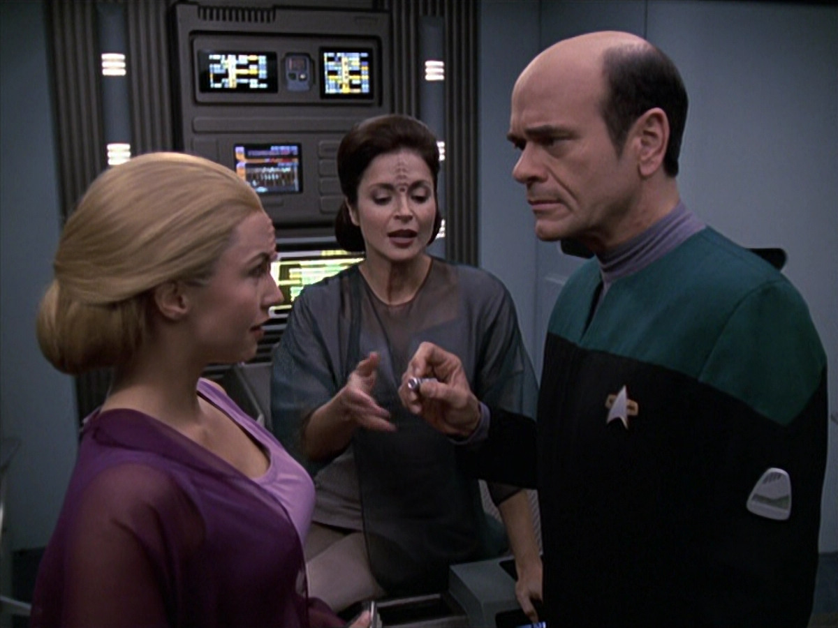 extant_StarTrek_VOY_6x13-Virtuoso_01877.jpg