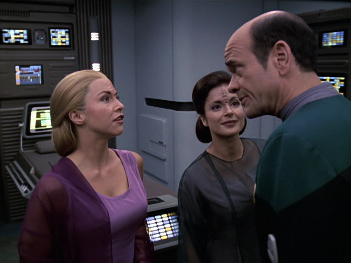 extant_StarTrek_VOY_6x13-Virtuoso_01886.jpg