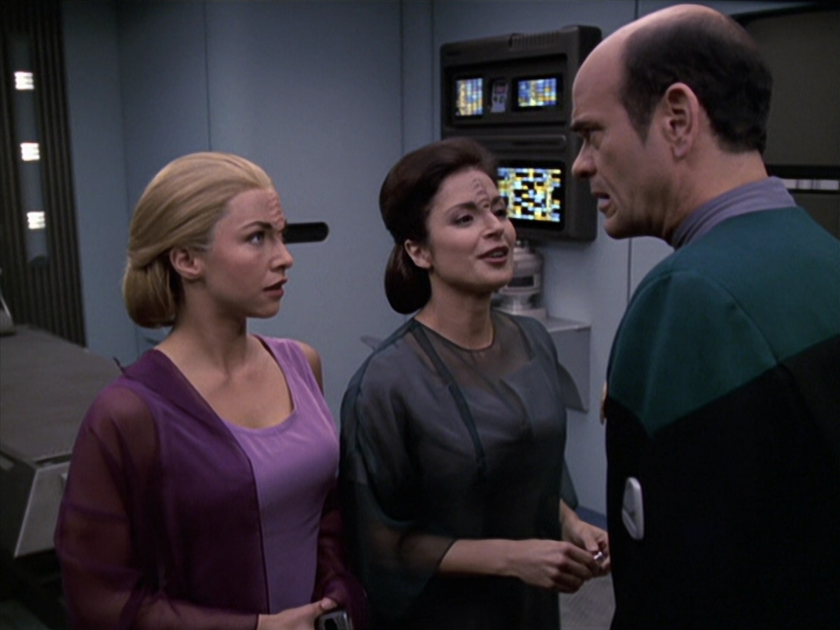 extant_StarTrek_VOY_6x13-Virtuoso_01890.jpg