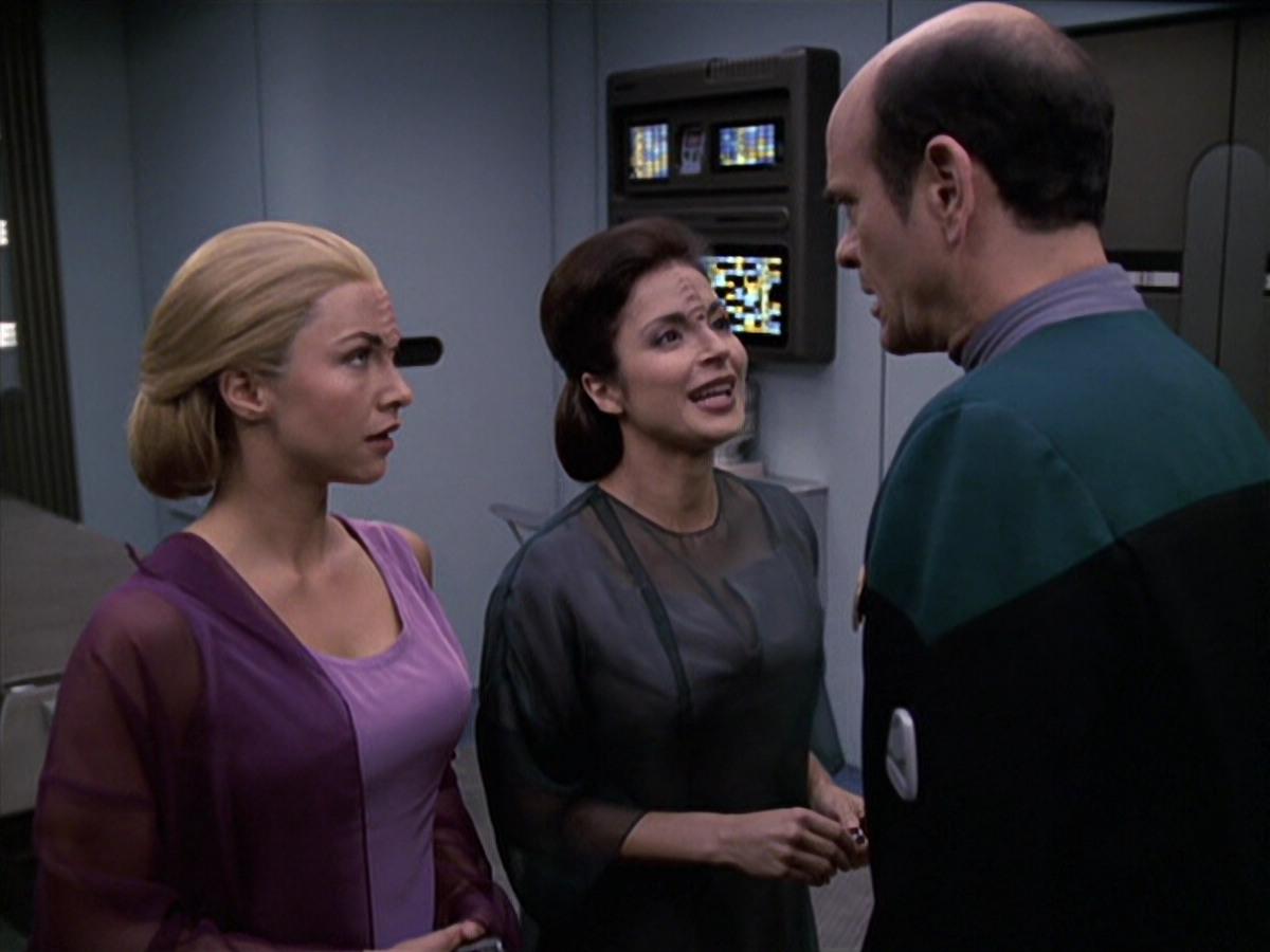 extant_StarTrek_VOY_6x13-Virtuoso_01891.jpg