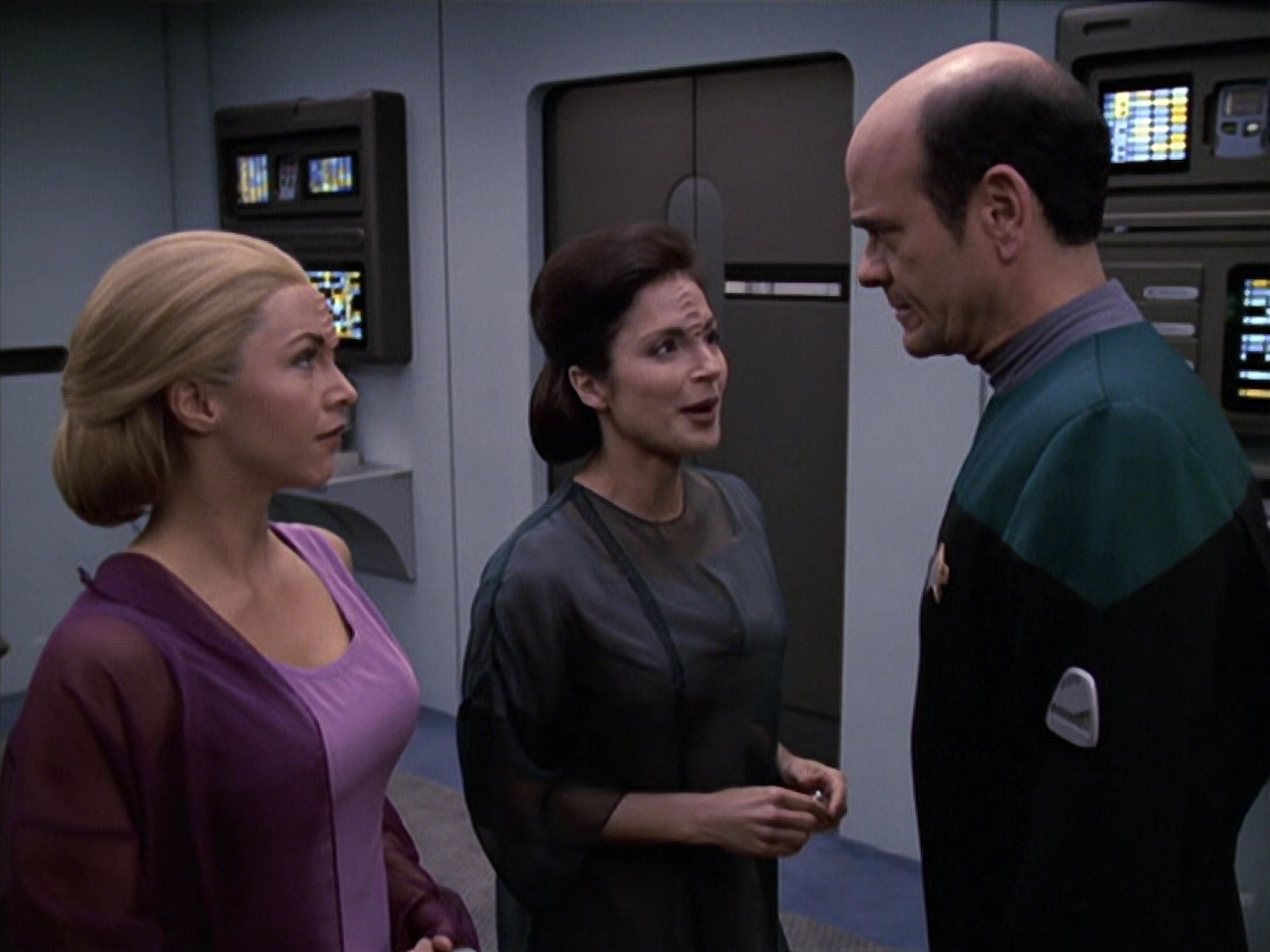 extant_StarTrek_VOY_6x13-Virtuoso_01898.jpg
