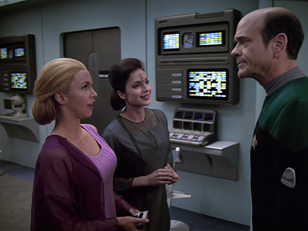 extant_StarTrek_VOY_6x13-Virtuoso_01906.jpg