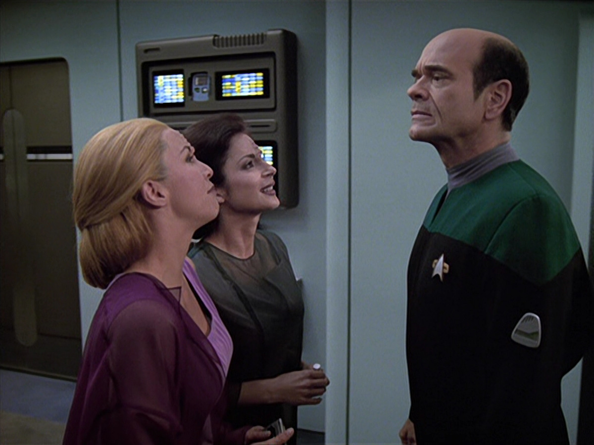 extant_StarTrek_VOY_6x13-Virtuoso_01908.jpg
