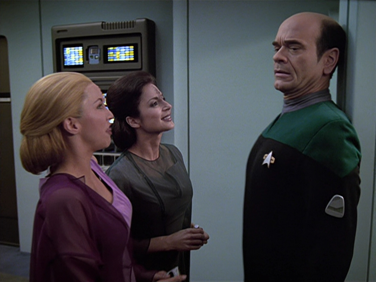 extant_StarTrek_VOY_6x13-Virtuoso_01909.jpg
