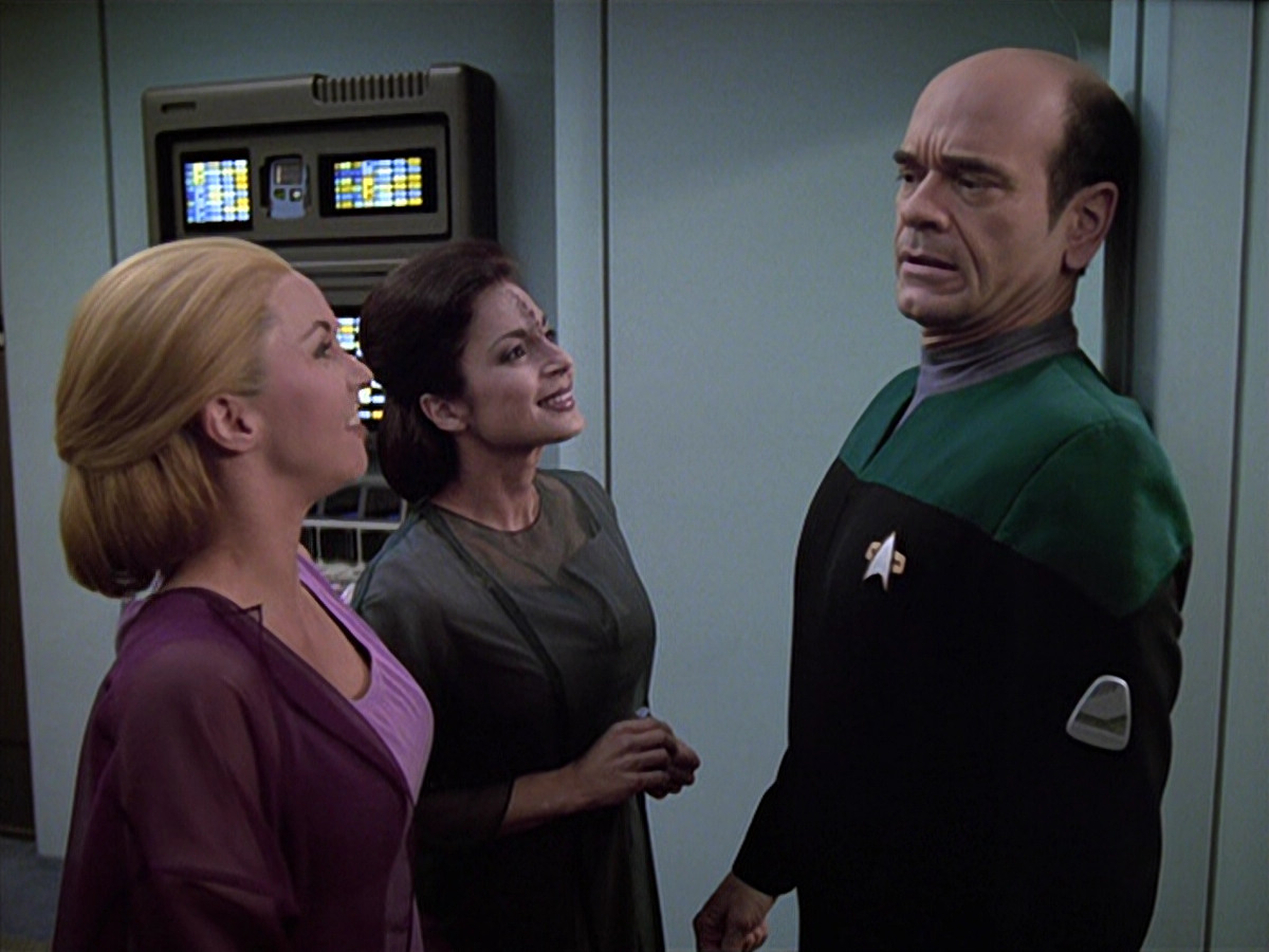 extant_StarTrek_VOY_6x13-Virtuoso_01910.jpg