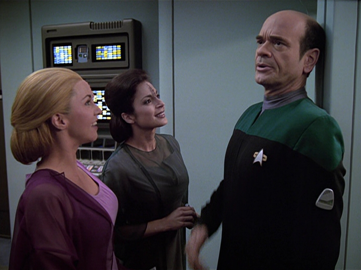 extant_StarTrek_VOY_6x13-Virtuoso_01911.jpg