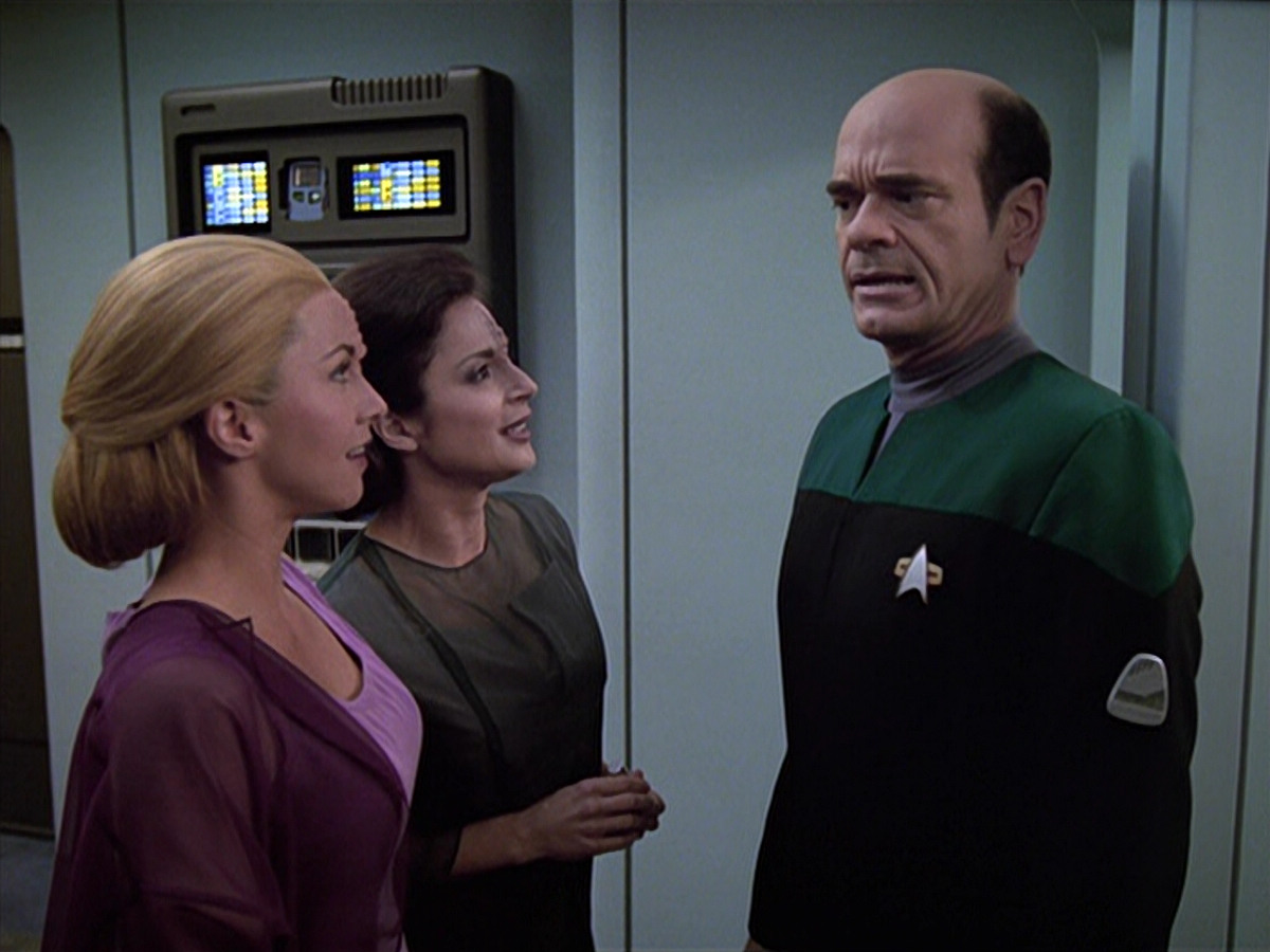 extant_StarTrek_VOY_6x13-Virtuoso_01915.jpg