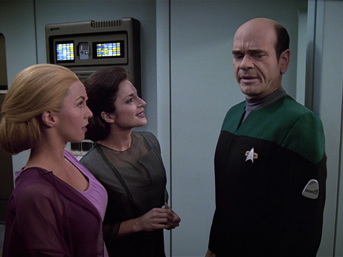 extant_StarTrek_VOY_6x13-Virtuoso_01919.jpg
