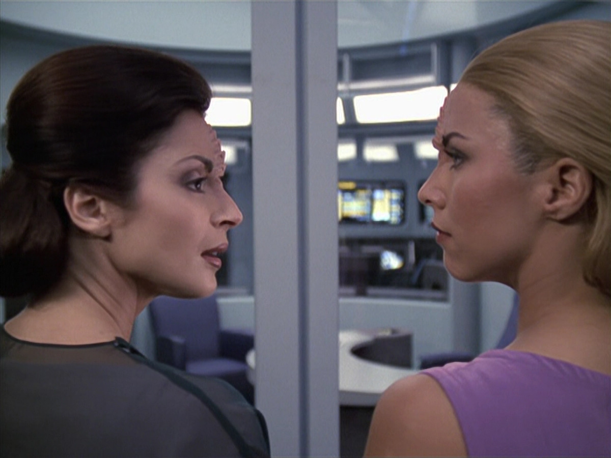 extant_StarTrek_VOY_6x13-Virtuoso_01922.jpg