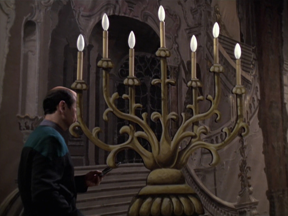 extant_StarTrek_VOY_6x13-Virtuoso_01929.jpg