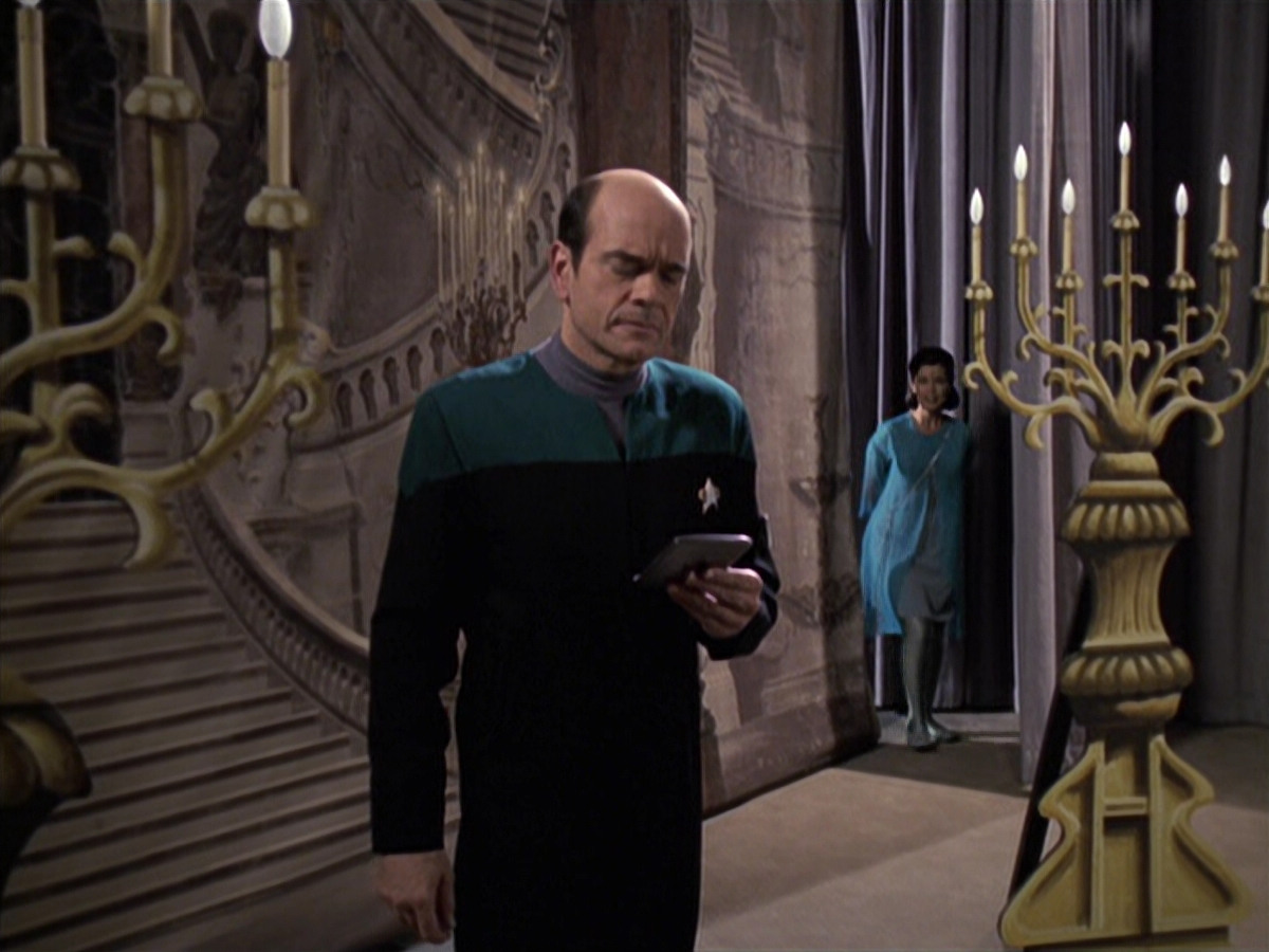 extant_StarTrek_VOY_6x13-Virtuoso_01936.jpg