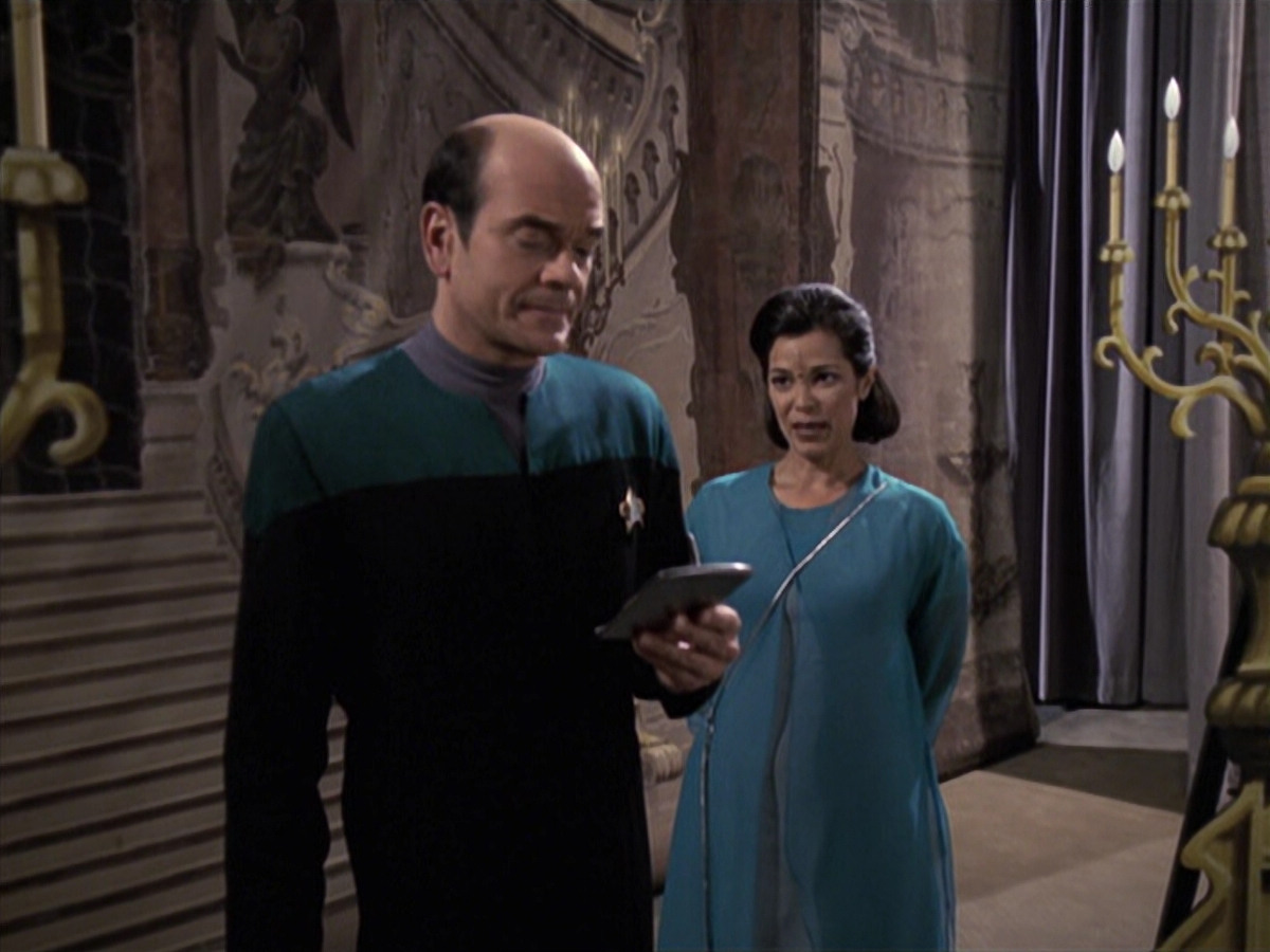 extant_StarTrek_VOY_6x13-Virtuoso_01944.jpg