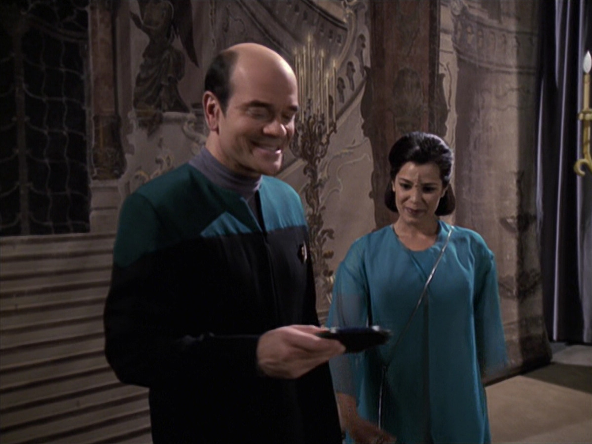 extant_StarTrek_VOY_6x13-Virtuoso_01948.jpg