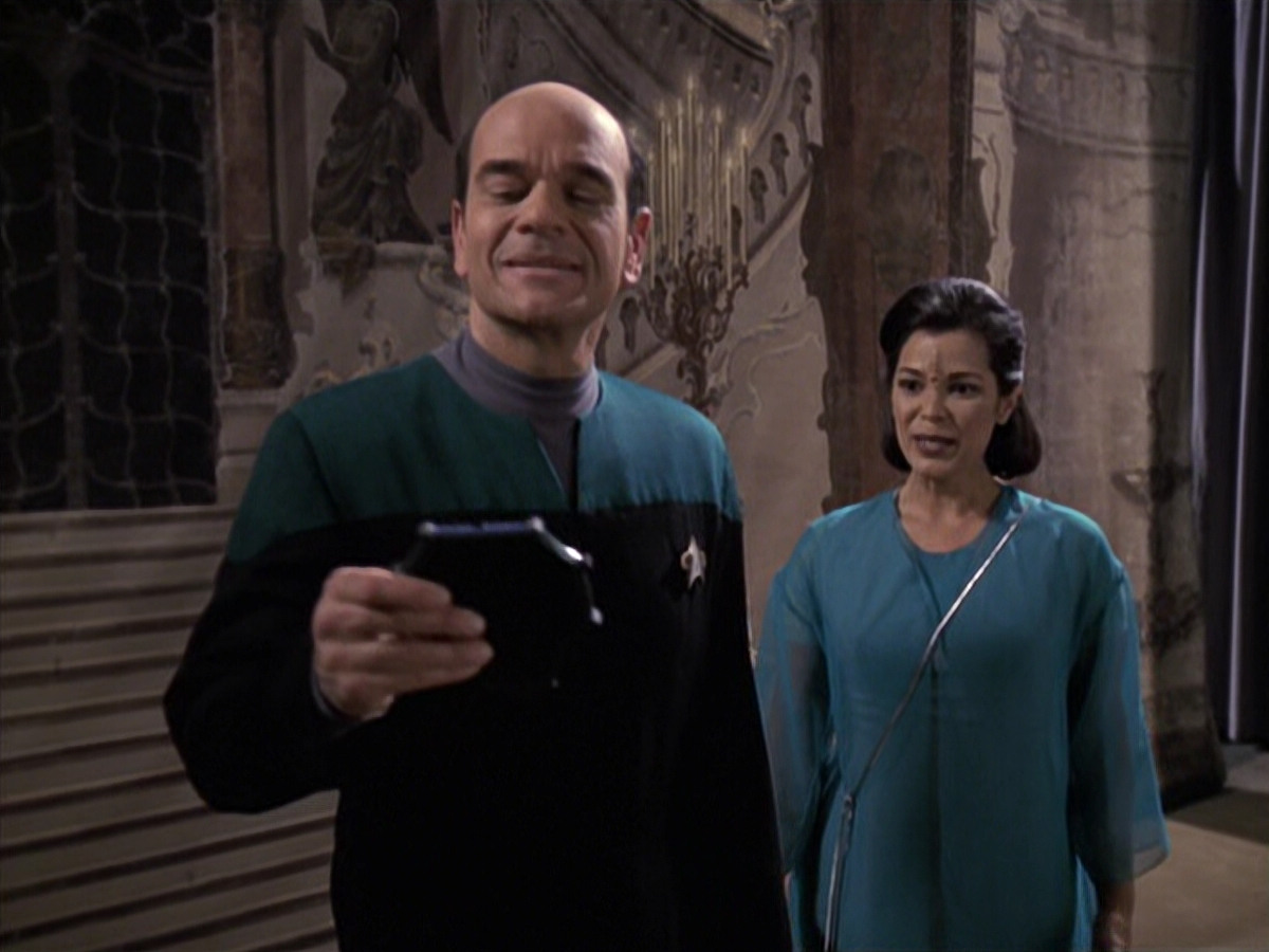 extant_StarTrek_VOY_6x13-Virtuoso_01949.jpg