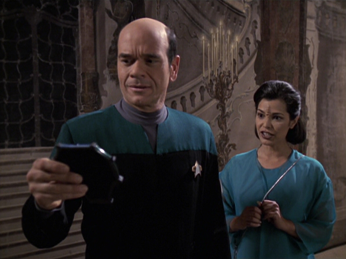 extant_StarTrek_VOY_6x13-Virtuoso_01956.jpg