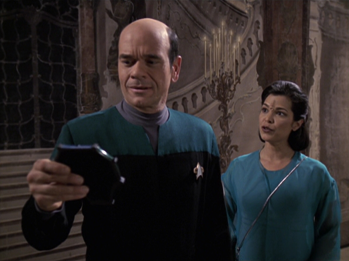 extant_StarTrek_VOY_6x13-Virtuoso_01957.jpg