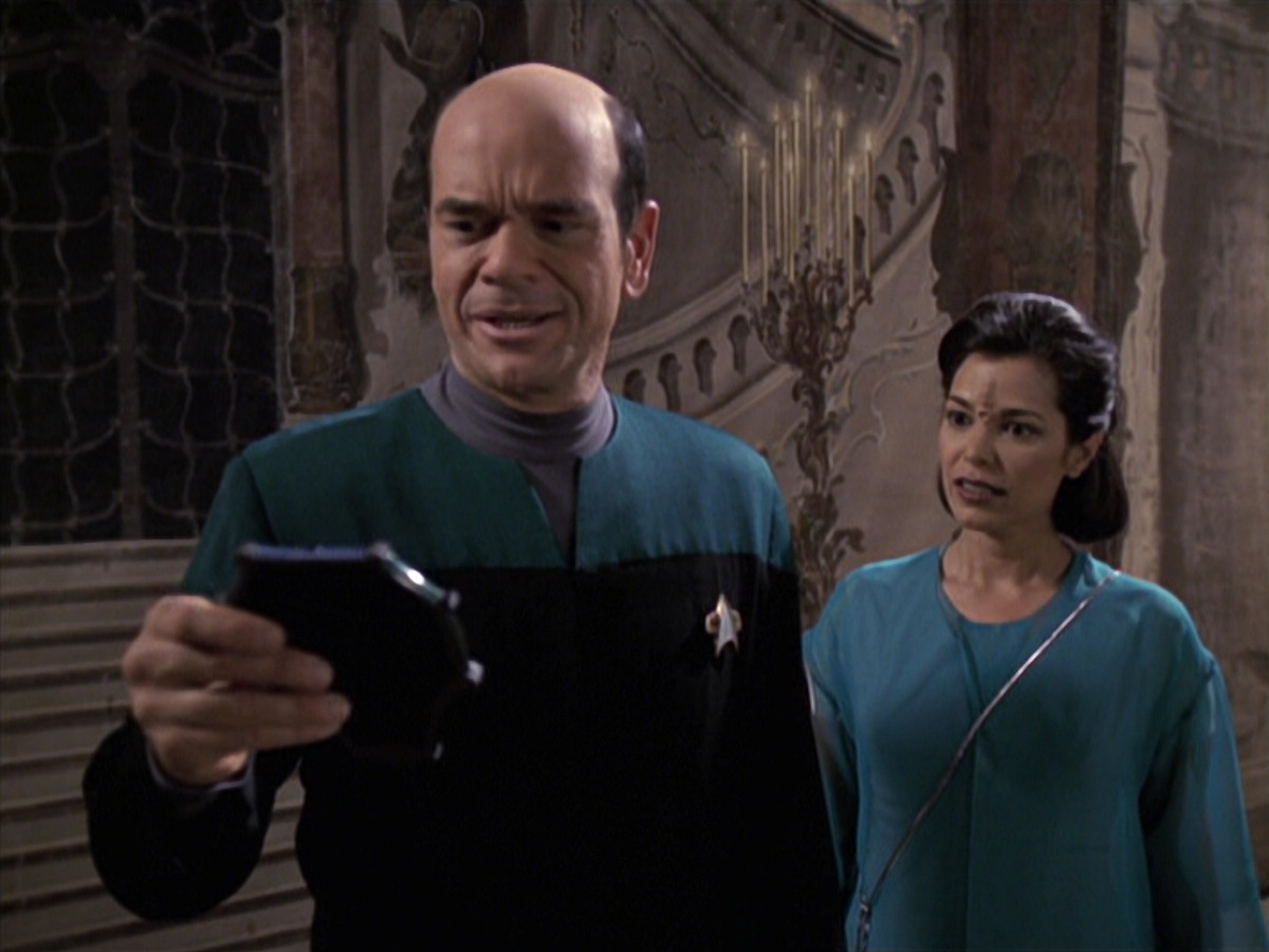 extant_StarTrek_VOY_6x13-Virtuoso_01959.jpg