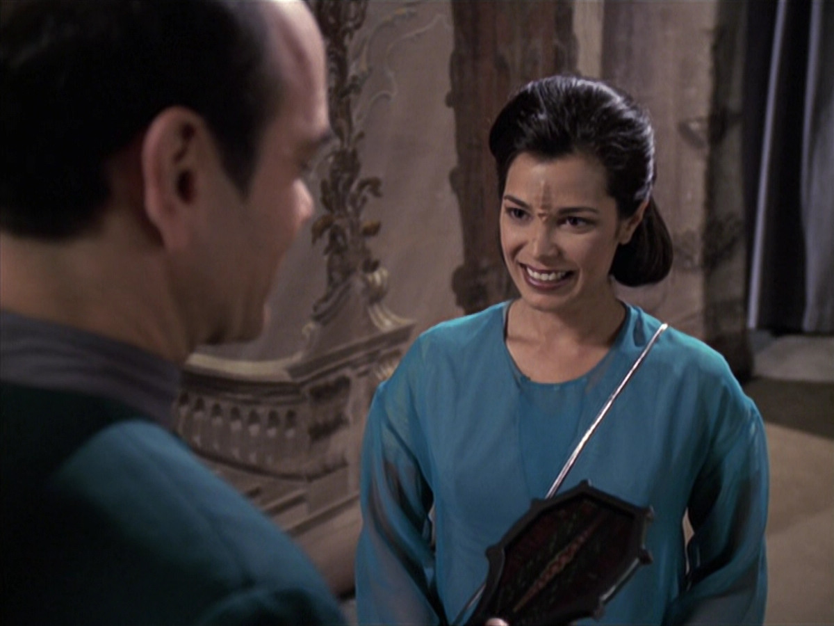 extant_StarTrek_VOY_6x13-Virtuoso_01990.jpg