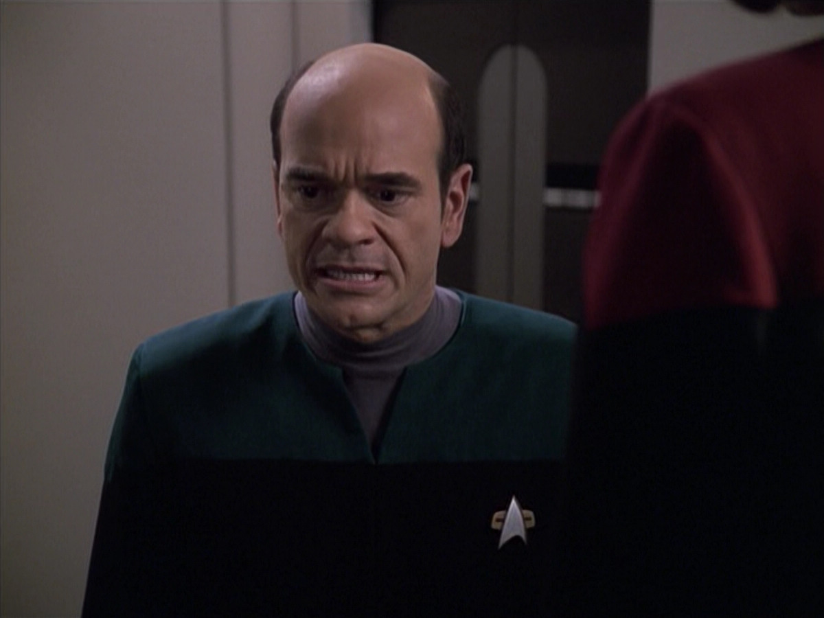 extant_StarTrek_VOY_6x13-Virtuoso_02288.jpg