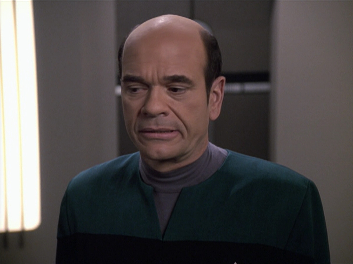 extant_StarTrek_VOY_6x13-Virtuoso_02341.jpg