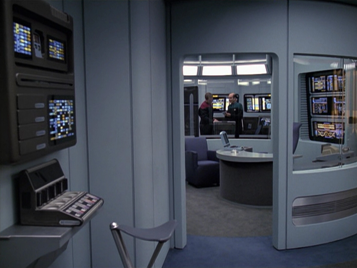 extant_StarTrek_VOY_6x13-Virtuoso_02407.jpg