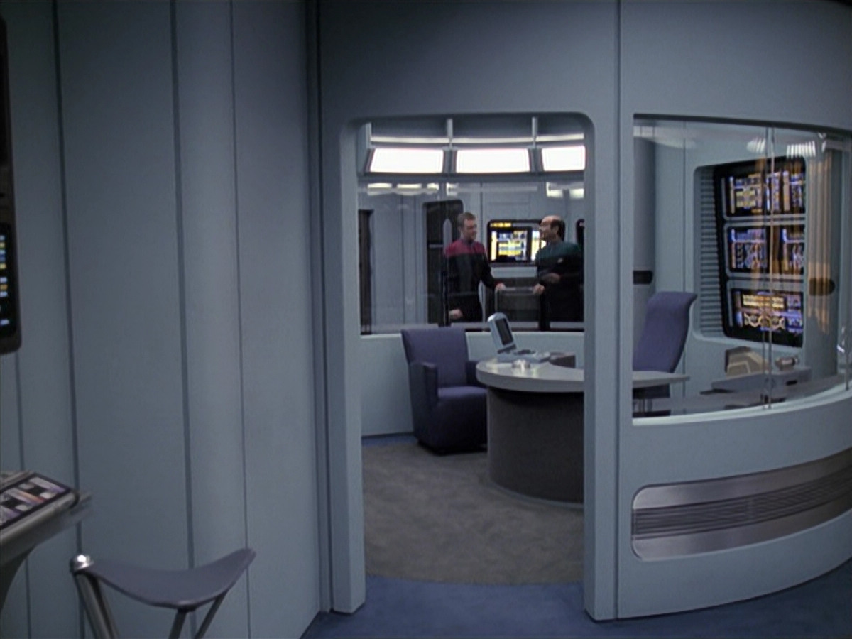 extant_StarTrek_VOY_6x13-Virtuoso_02411.jpg