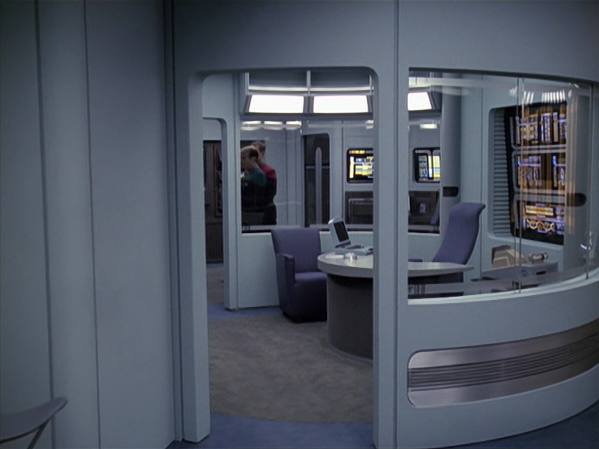 extant_StarTrek_VOY_6x13-Virtuoso_02413.jpg