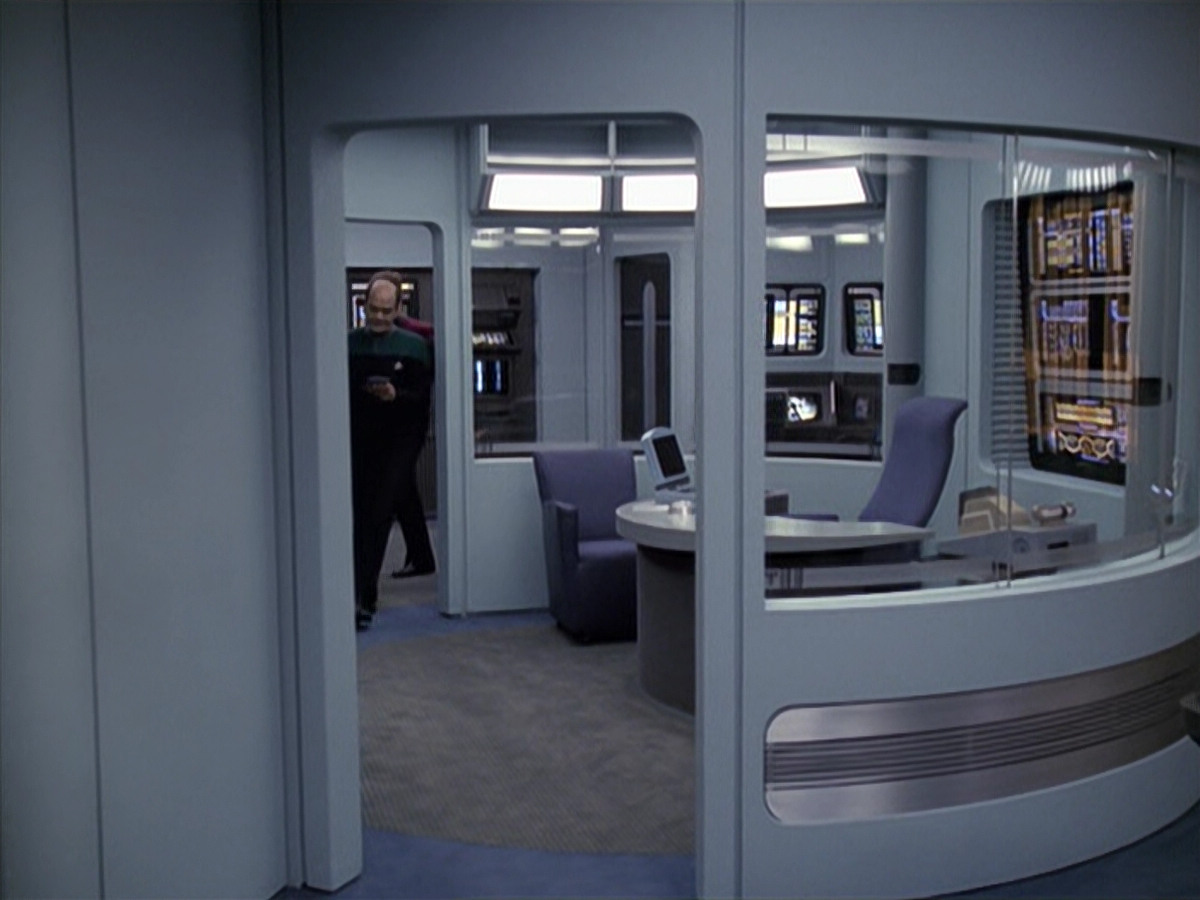 extant_StarTrek_VOY_6x13-Virtuoso_02414.jpg