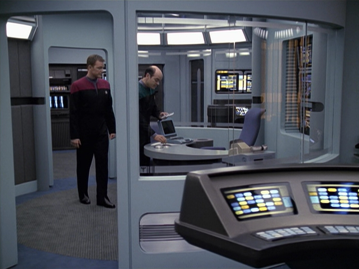 extant_StarTrek_VOY_6x13-Virtuoso_02418.jpg
