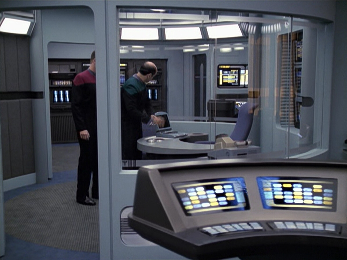 extant_StarTrek_VOY_6x13-Virtuoso_02419.jpg